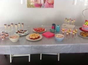 Een heerlijke sweet table van Cosy cakes, Lieke heeft er van gesmuld!